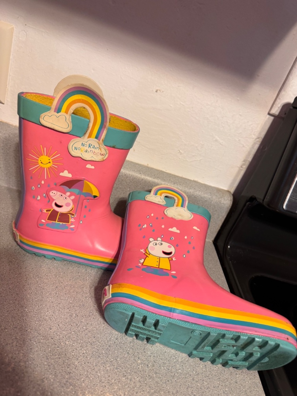 Peppa Pig Pink Rainbow Handle Kids Rain Boots size 11-12 - Picture 3 of 9